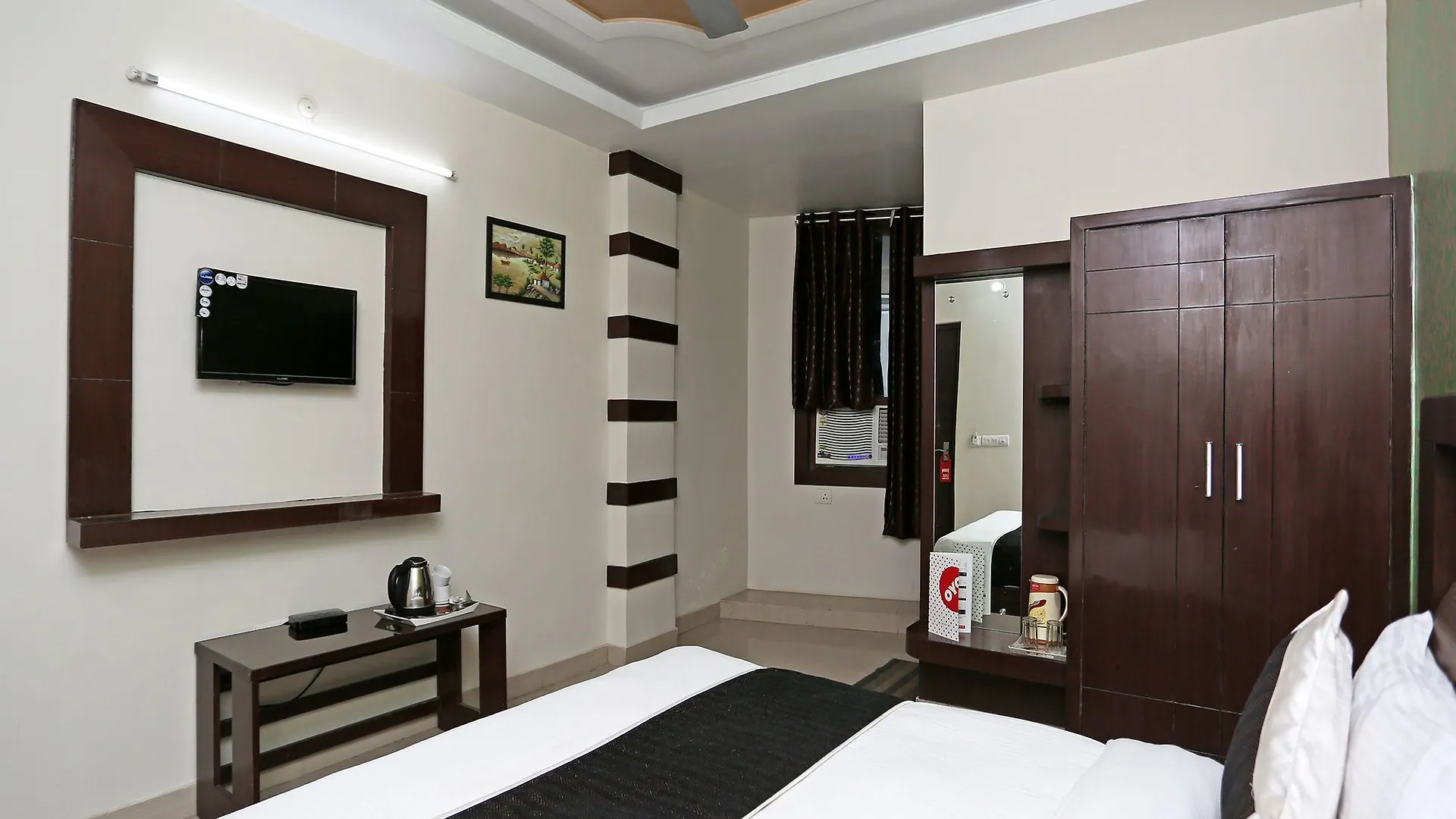 Oyo 14220 Hotel B R International Agra  2*, Agra (Uttar Pradesh) India
