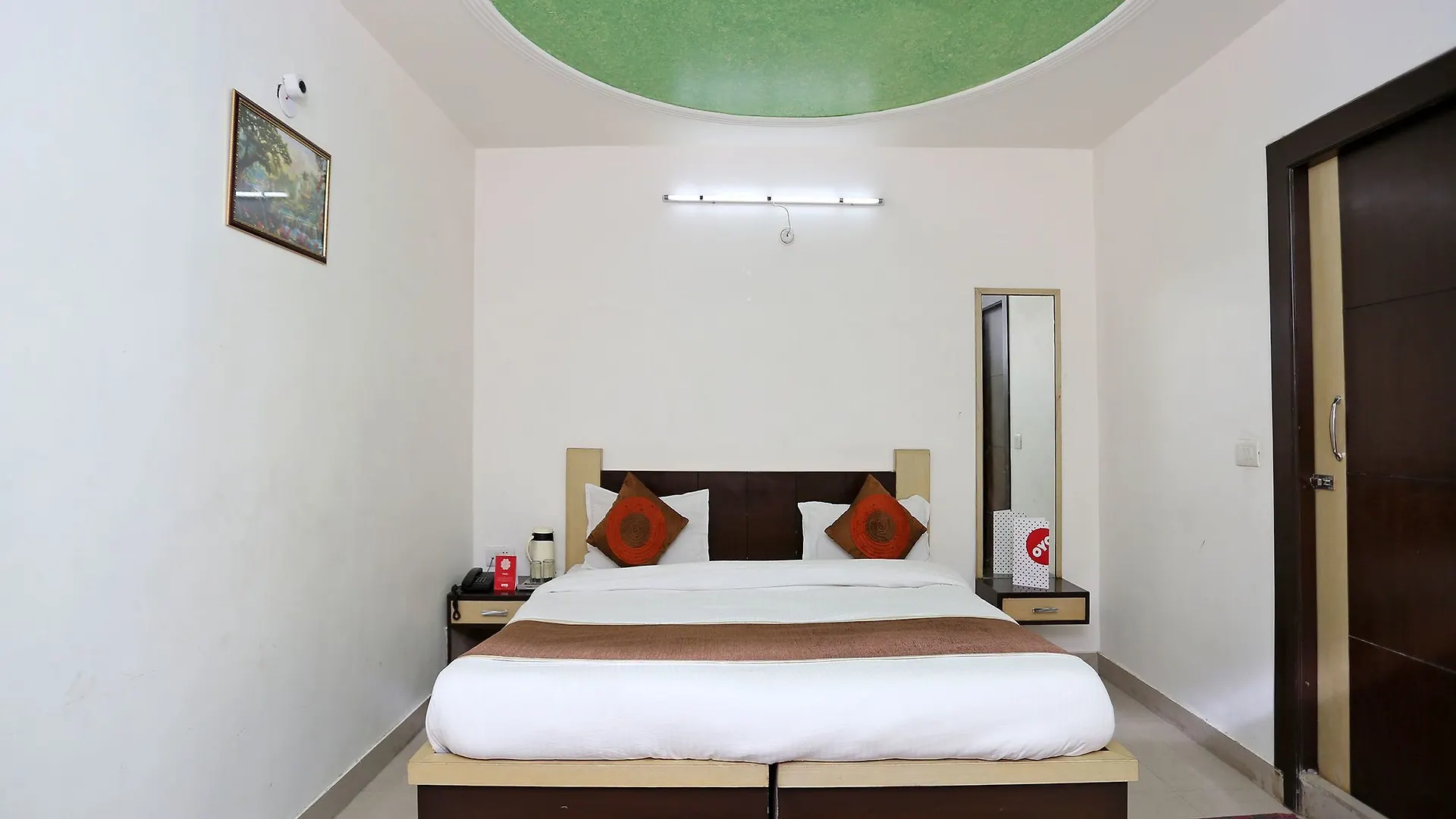 Oyo 14220 Hotel B R International Agra   Agra (Uttar Pradesh)