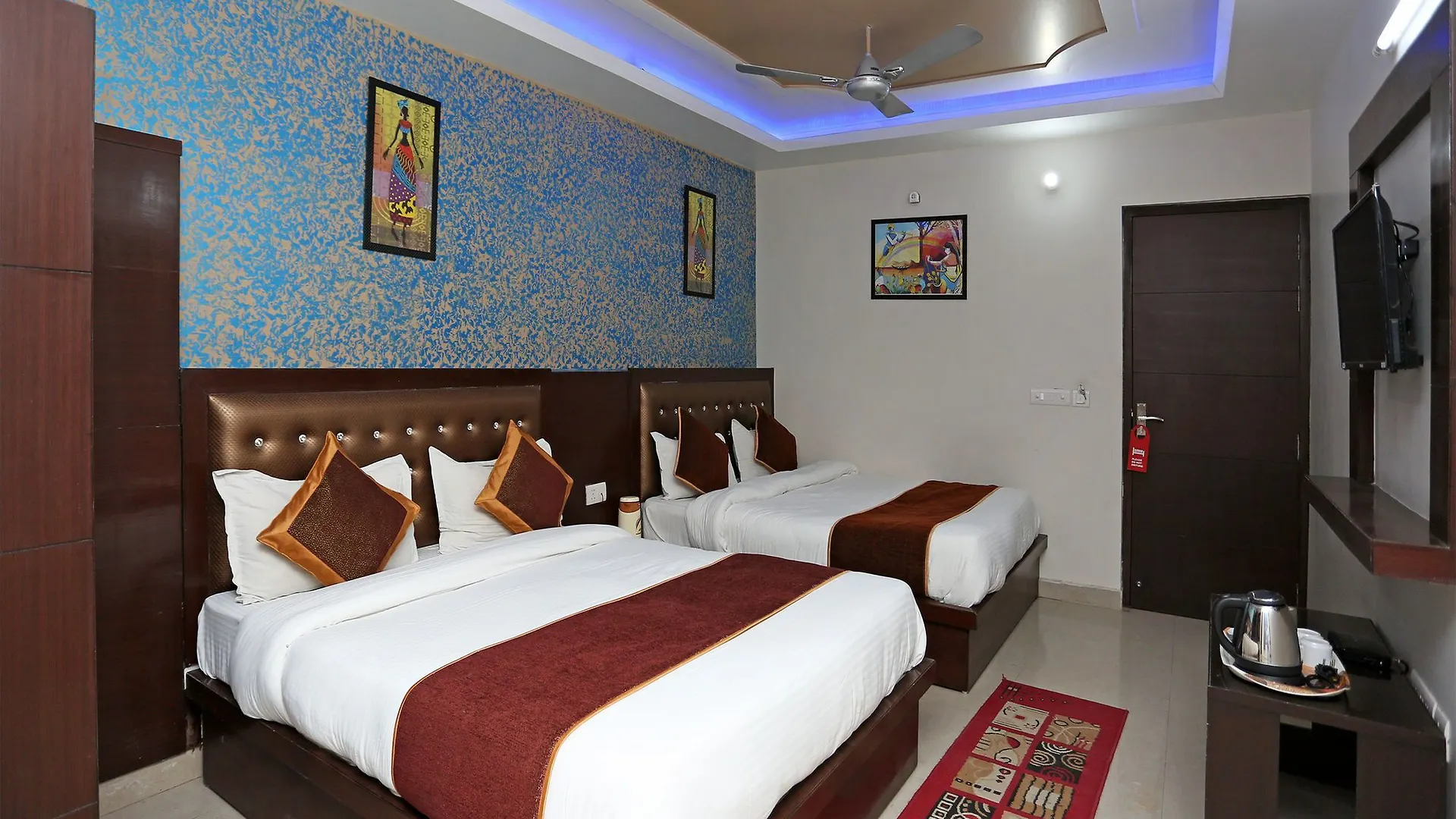 Oyo 14220 Hotel B R International Agra